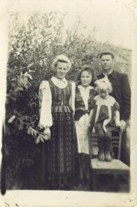 Anelė Mačiulytė, Antanina ir Tomas Mačiuliai, Gražina Rybelytė