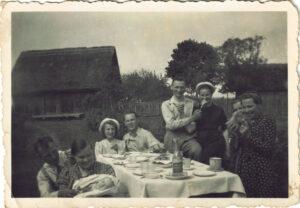 Kazimieras, Pranciška ir Justinas Cvirkai X Jonas Mačiulis Antanas ir Anelė Rybeliai X X